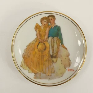 Piatto da collezione in miniatura Best Of Norman Rockwell - Young Love - JEJ6Z - Foto 1 di 6