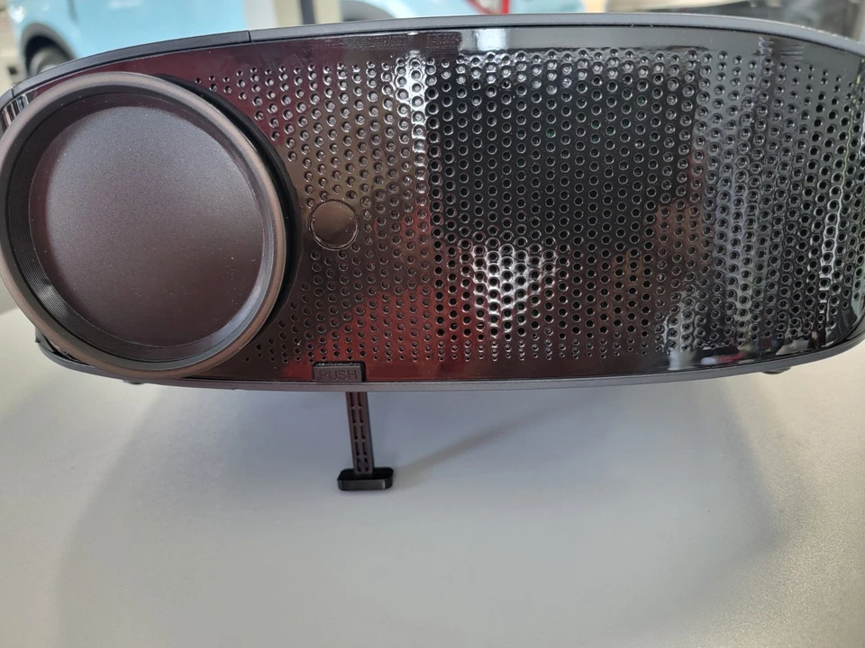 GooDee YG600 1080p HD Desktop Projector - Image 1 of 4