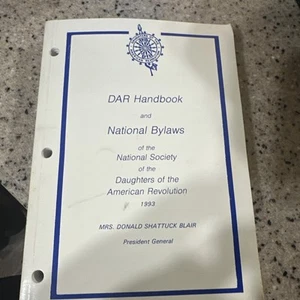 DAR Handbook & National Bylaws Daughters Of The American Revolution 1993 - Picture 1 of 4