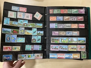 Estampillas de la Commonwealth + un poco de mundo, QV encendido. Lote muy útil. 2,5 kg. EX110 - Imagen 1 de 22