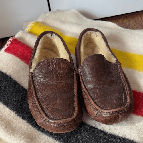 Mocassini Ugg Ascot in pelle marrone 11