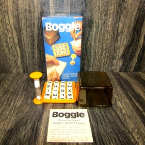 Cubi di lettere in legno vintage 1980 Boggle Parker Brothers gioco di parole completi - Foto 1 di 9