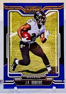 Playbook 2021 JK Dobbins Baltimore Ravens FOGLIO ARANCIONE. #9 - Foto 1 di 2