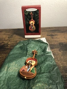 Hallmark Keepsake Christmas Ornament 1994 “A Sharp Flat” Mouse Playing Violin - Picture 1 of 5