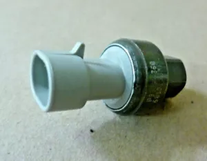 Interruptor de baja presión de aire acondicionado genuino P93CAA360, Mack / Peterbilt - Imagen 1 de 3