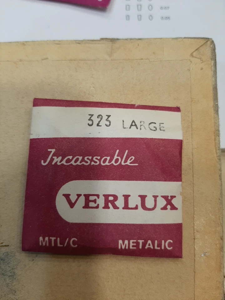 Verlux 323 large Mtl/c Vetro Plexiglass bombato Vintage Nos - Immagine 1 di 1