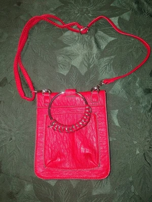 Маленькая красная сумочка через плечо Carlos со съемным ремешком от Carlos Santana - Изображение 1 из 4