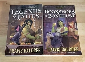 Set of 2 Legends &Lattes and Bookshops & Bonedust,Travis Baldree,Trade Paperback - Imagen 1 de 12