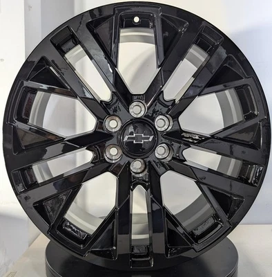 Juego de 22 llantas negras 4️⃣ para Chevy Silverado 1500 High Country LT Foto 1 de 4