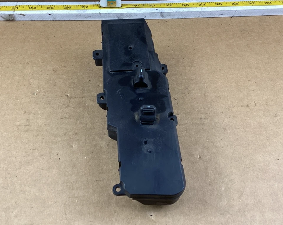 1996-1998 Jeep Grand Cherokee Front Right Passenger Side Door Window Switch - Image 1 of 4