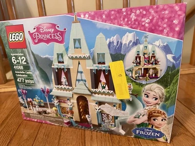 NISB LEGO Disney: Frozen Arendelle Castle Celebration #41068 - Retirado Foto 1 de 4