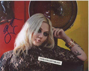 ELLE KING IN PERSON SIGNED 8X10 COLOR PHOTO 2 COA - Picture 1 of 1