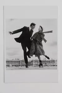 RICHARD AVEDON: Dress by DIOR, Paris 1956 , seltene Kunst-Postkarte - Picture 1 of 2