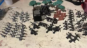 True Heroes Medieval Adventure Pieces Knights Trebuchets Toys R Us 2011 - Picture 1 of 11