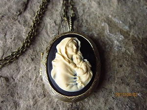 VIRGIN MARY & BABY JESUS CAMEO BRONZE LOCKET - RELIGIOUS -EASTER -CHRISTMAS, C   - Picture 1 of 4