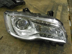 15 16 17 18 19 20 21 22 23 Chrysler 300 halogen headlight passenger right - Picture 1 of 4