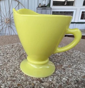 Vintage 1940s depression era Moderntone Platonite yellow chartreuse creamer - Picture 1 of 5