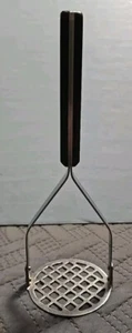 Triturador de patatas de vanadio de acero inoxidable con punta de flecha de sílex mango negro retro vintage de EE. UU.  - Imagen 1 de 7
