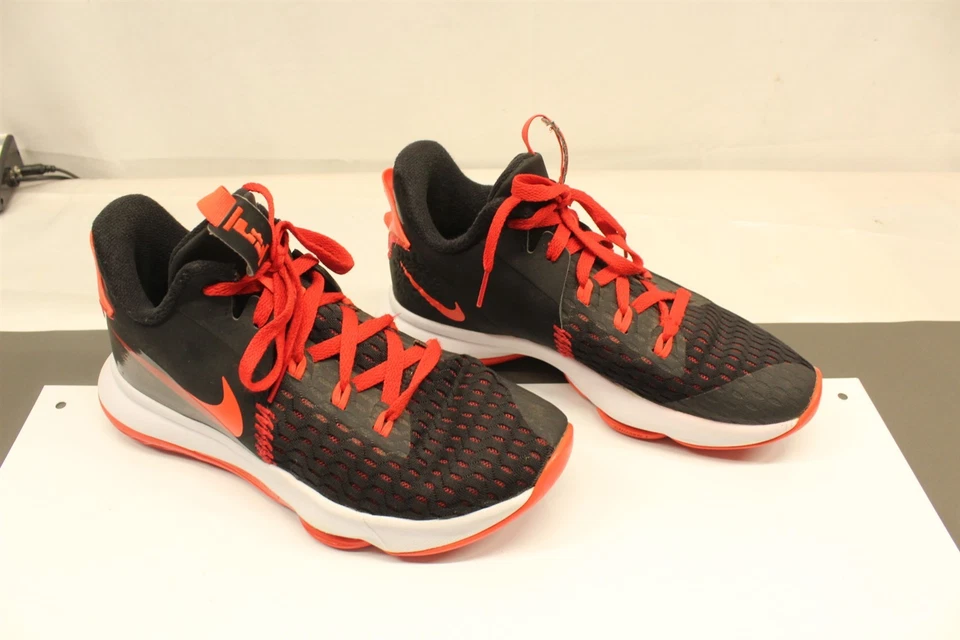 Zapatos de baloncesto vintage Nike Lebron Witness 5 negros y rojos para hombre 8 EE. UU. / 41 EUR Foto 1 de 4
