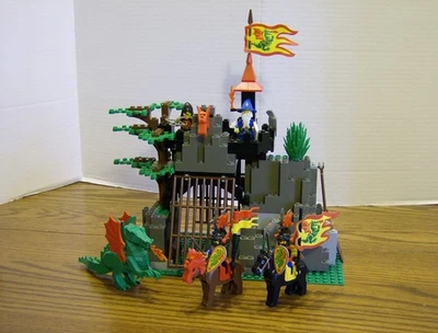 Lego 6076 Castle Dragon Knights DARK DRAGON'S DEN Complete w/Instructions - Image 1 of 4