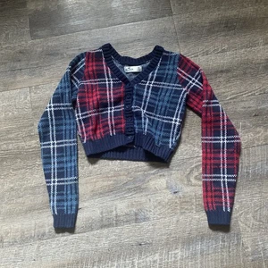 Kids Hollister Crop Button Up Long Sleeve Sweater New - Picture 1 of 3