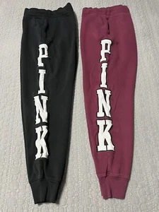 Victorias Secret Joggers in Pile Rosa Logo Classico Set di 2 Nero/Borgogna Small - Foto 1 di 19