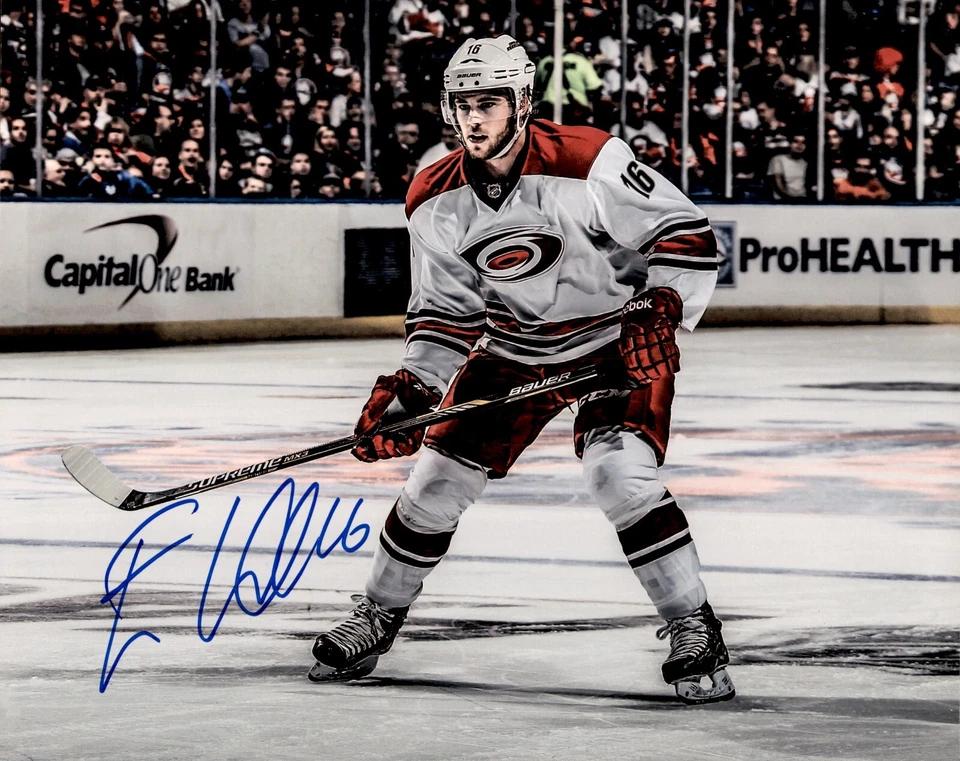 Foto 8x10 firmada por Elias Lindholm edición huracanes de Carolina Foto 1 de 1