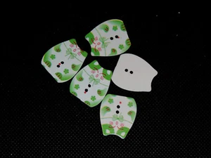 Green Cat wooden 2 hole button set of 5 (K) - Picture 1 of 3