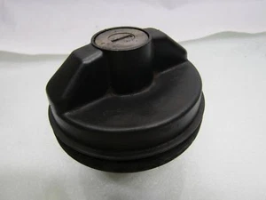 Jeep Cherokee XJ 84-01 4.0 facelift petrol fuel filler cap lock - no key  - Picture 1 of 4