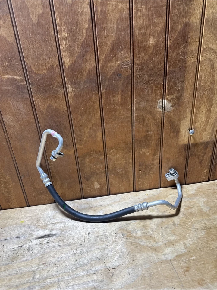 Manguera de descarga de refrigerante aire acondicionado para Nissan Rogue 2021-2024 UAC HA114608C Foto 1 de 3