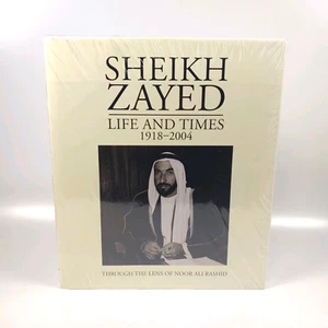 Sheikh Zayed Life and Times 1918-2004 Hardback Noor Ali Rashid Photography - Foto 1 di 5