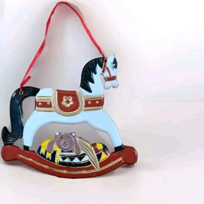 Decoración de pared vintage de Navidad de caballo mecedor pintado a mano decoración de tablero de partículas de madera Foto 1 de 4