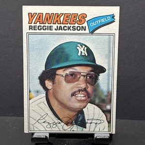 1977 Topps #10 Reggie Jackson New York Yankees EXMT - Picture 1 of 2
