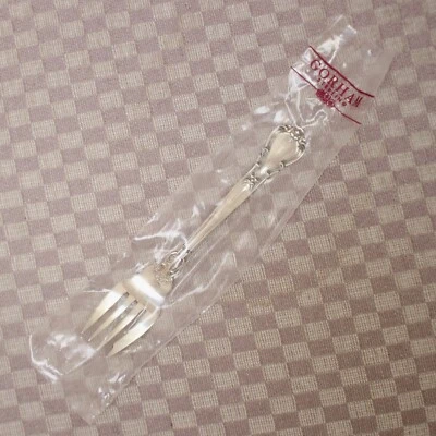 UN TENEDOR PARA ENSALADA GORHAM CHANTILLY PLATA ESTERLINA 6,5" NUEVO EN ENVOLTORIO 8 DISPONIBLES Foto 1 de 4