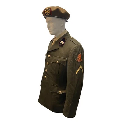 Conjunto de uniforme de vestir del Cuerpo de Artillería de Campo del Ejército Real de los Países Bajos de los años 60 Foto 1 de 4