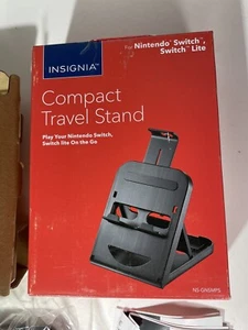 Insignia - Kompakter Reiseständer für Nintendo Switch und Switch Lite - Schwarz - Bild 1 von 24
