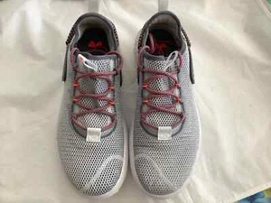 UNDER ARMOUR scarpe da trekking basse grigie con pneumatici grassi 3027562-100 da uomo taglia 10 - Foto 1 di 8