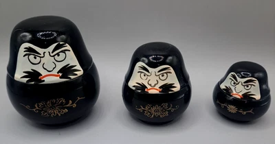 Juego de beber japonés de anidación de sake de colección de los años 50 3 muñecas Daruma hechas a mano Foto 1 de 4