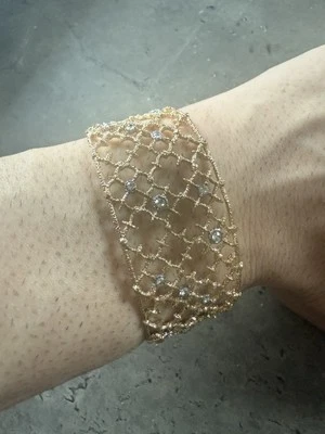 Brazalete Alexis Bittar color oro con cristales. Excelente estado Foto 1 de 4