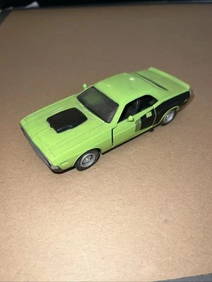 New Ray 1970 Dodge Challenger Hemi Muscle Car Die Cast Lime Green 1:32 - Image 1 of 4
