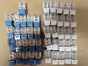 Hubbell HXJ5EB/HXJ5EW XCelerator Cat5e Jack, Blu/Bianco, Confezione Totale 46 - Foto 1 di 1
