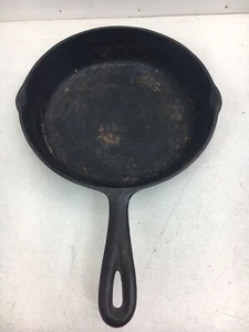 Antique Cast Iron Lipped Skillet -5B - Picture 1 of 5