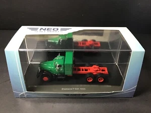 NEO 1955 Diamond T 921 Green, Black & Red Truck 1:64 Scale - Picture 1 of 5