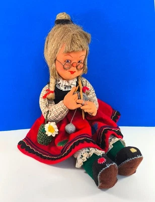 Künstlerpuppe Mädchen strickend Else Tenner Sonneberg Stoff Puppe Vintage 45 cm - Bild 1 von 3