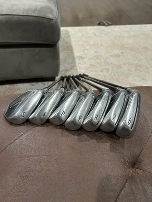 Juego de hierros Taylormade Stealth 6-Pw, Aw, Sw regular Ventus rojo 6 11274063 mano izquierda Foto 1 de 4