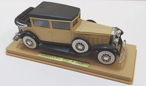 SOLIDO AGE D'OR 1:43 AUTO CADILLAC 452 A 1931 MARRONE CHIARO E NERO ART 85 - Foto 1 di 5