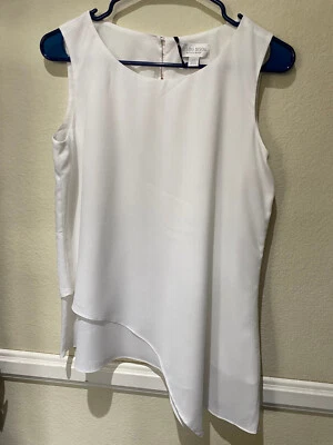 Bisou Bisou WHITE Sleeveless Top Blouse w/ Asymmetrical Hem - Women's XS - NEW - Image 1 of 4