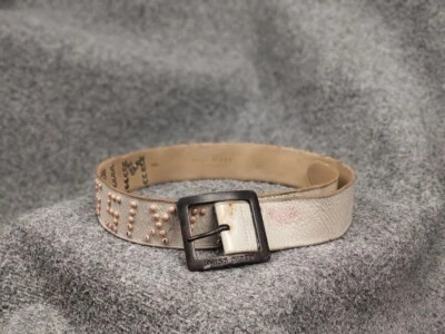 Cinturón de gran tamaño de cuero con logotipo de metal estilo Y2K de colección Miss Sixty Foto 1 de 4