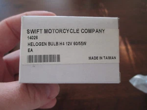 BOMBILLA DE FARO DE MOTOCICLETA - HELOGEN H4 12V 60/55W - #14026 FABRICANTE DE EQUIPOS ORIGINALES PARA EMPRESA SWIFT - Imagen 1 de 5