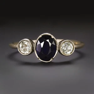 ANILLO DE 3 PIEDRAS DIAMANTES ZAFIRO VINTAGE HECHO A MANO BISEL CONJUNTO FORMA OVALADA ORO AMARILLO - Imagen 1 de 1